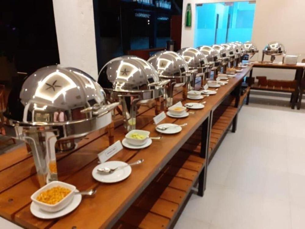 the lake forest hotel