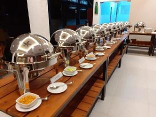 the lake forest hotel