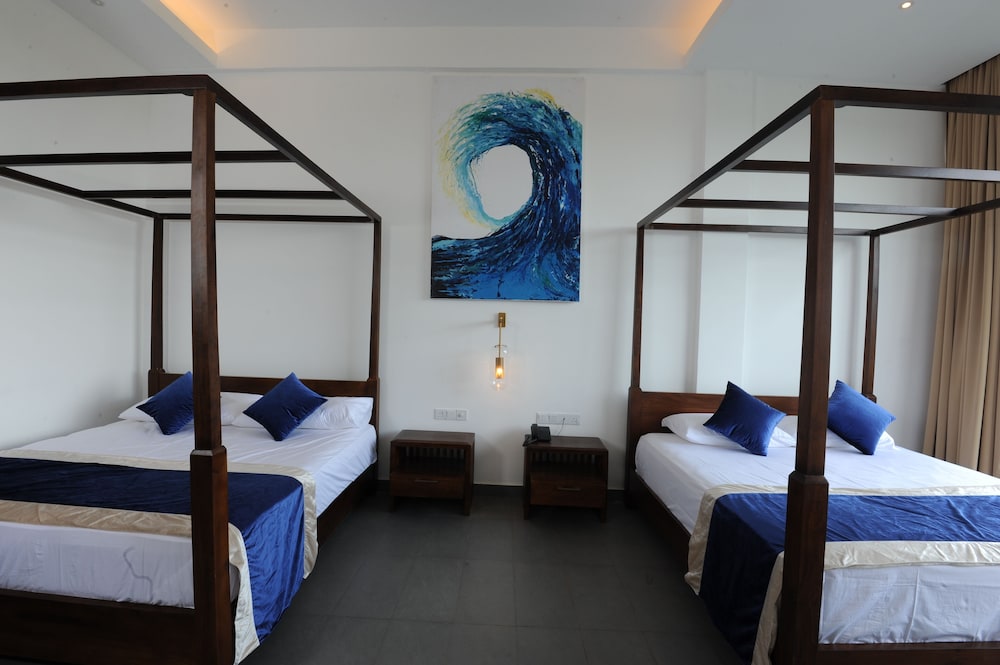 the lake forest hotel