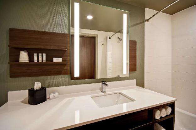 hilton garden inn lansing west