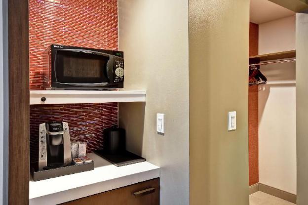 hilton garden inn lansing west