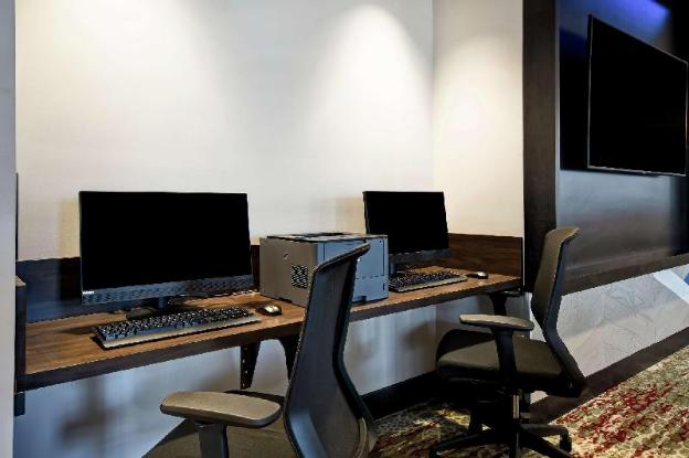 hilton garden inn lansing west