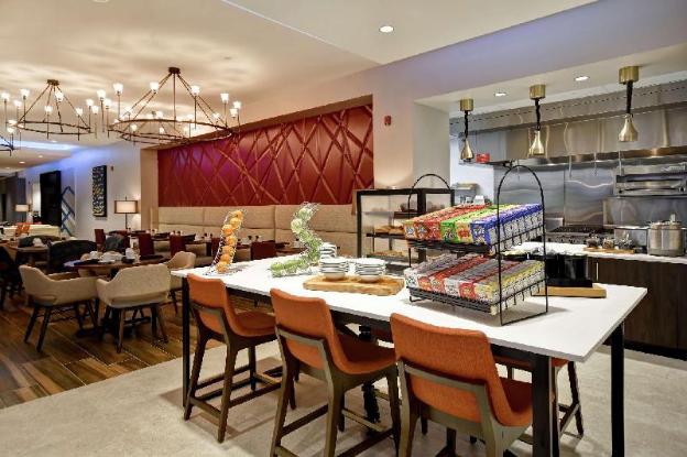 hilton garden inn lansing west