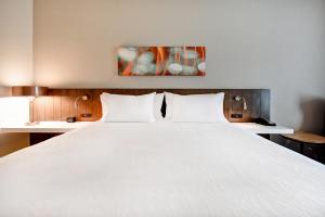 hilton garden inn lansing west