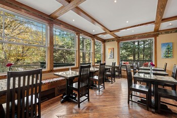 The Grand Idyllwild Lodge,,4 star