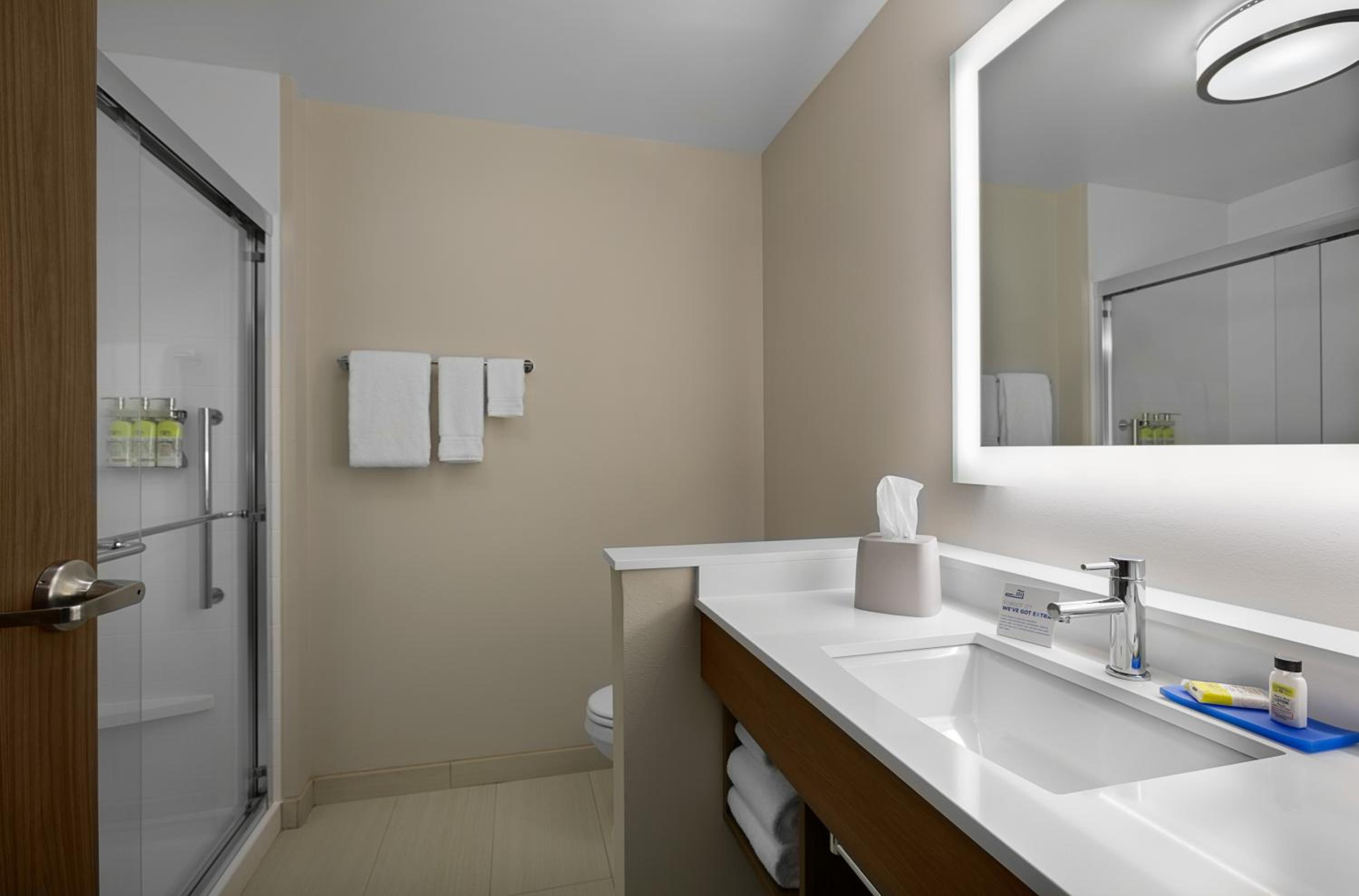 holiday inn express and suites fayetteville south an ihg hotel