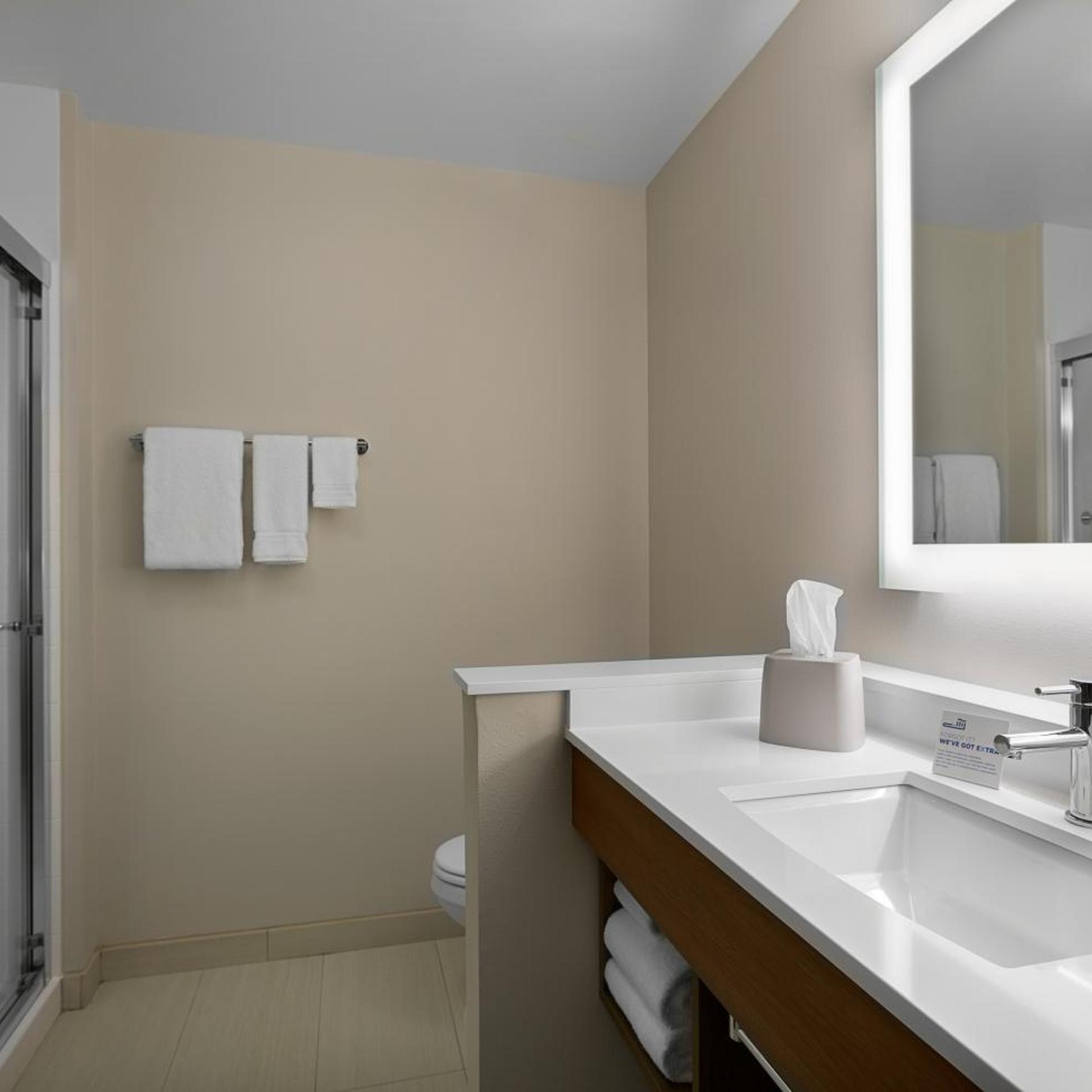 holiday inn express and suites fayetteville south an ihg hotel