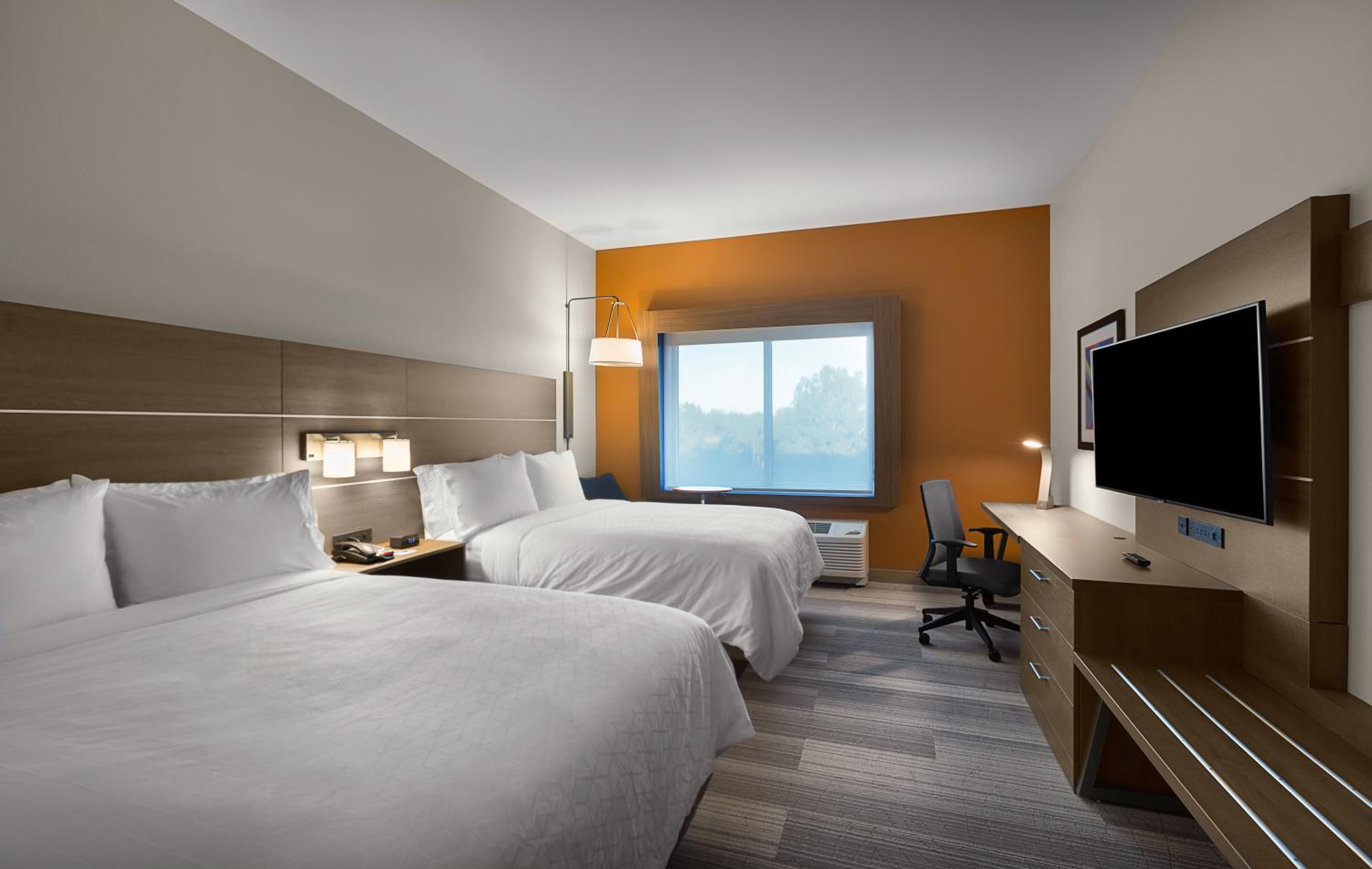 holiday inn express and suites fayetteville south an ihg hotel