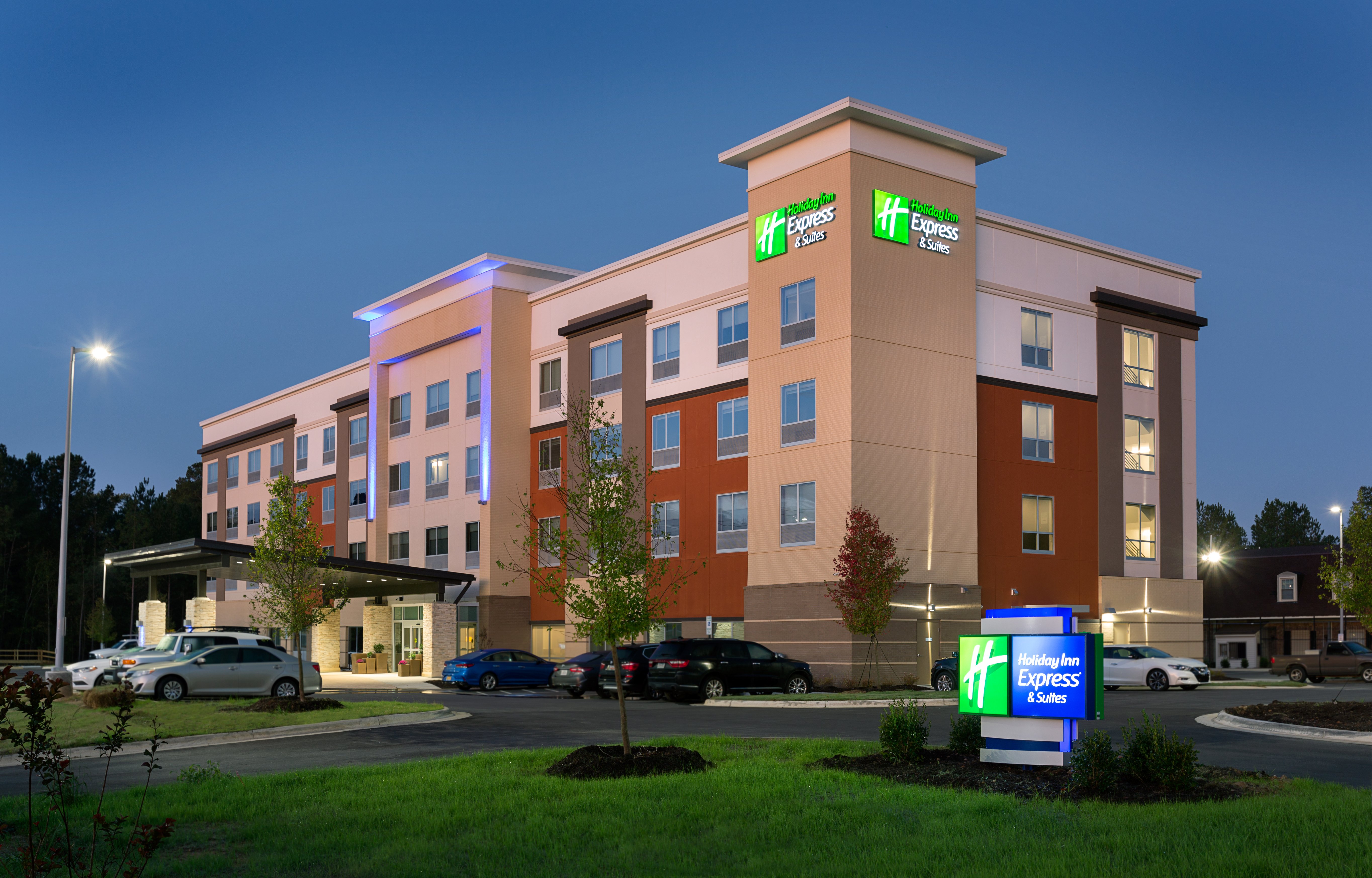 holiday inn express and suites fayetteville south an ihg hotel