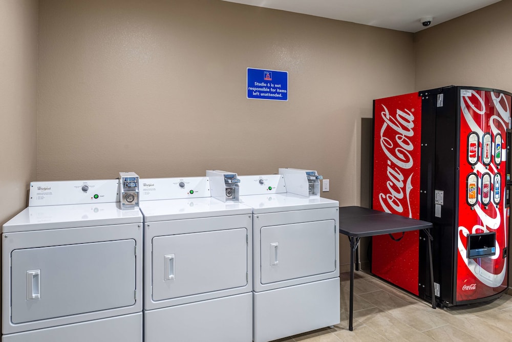 studio 6 lake charles la