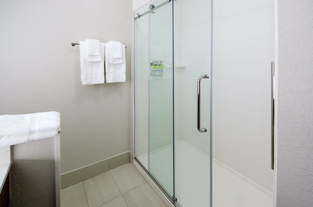 holiday inn express and suites taylor an ihg hotel