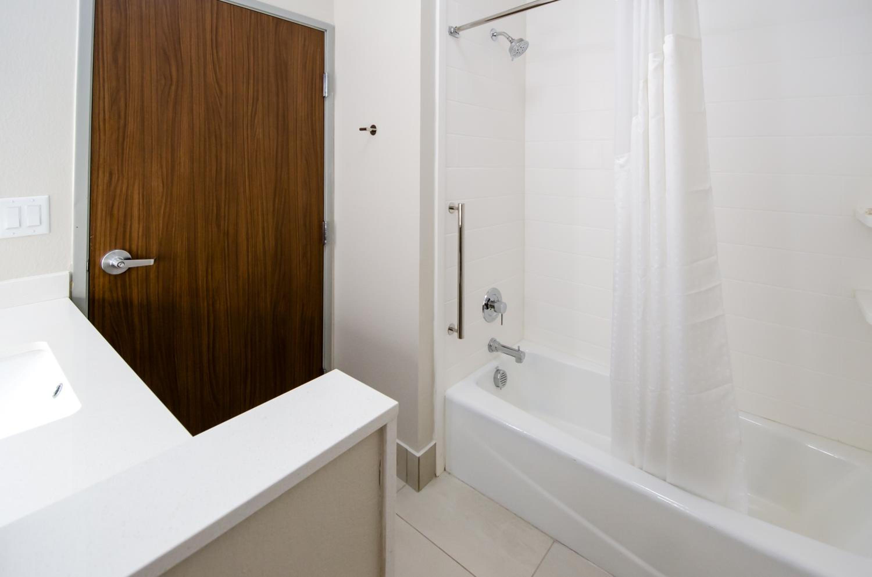 holiday inn express and suites taylor an ihg hotel