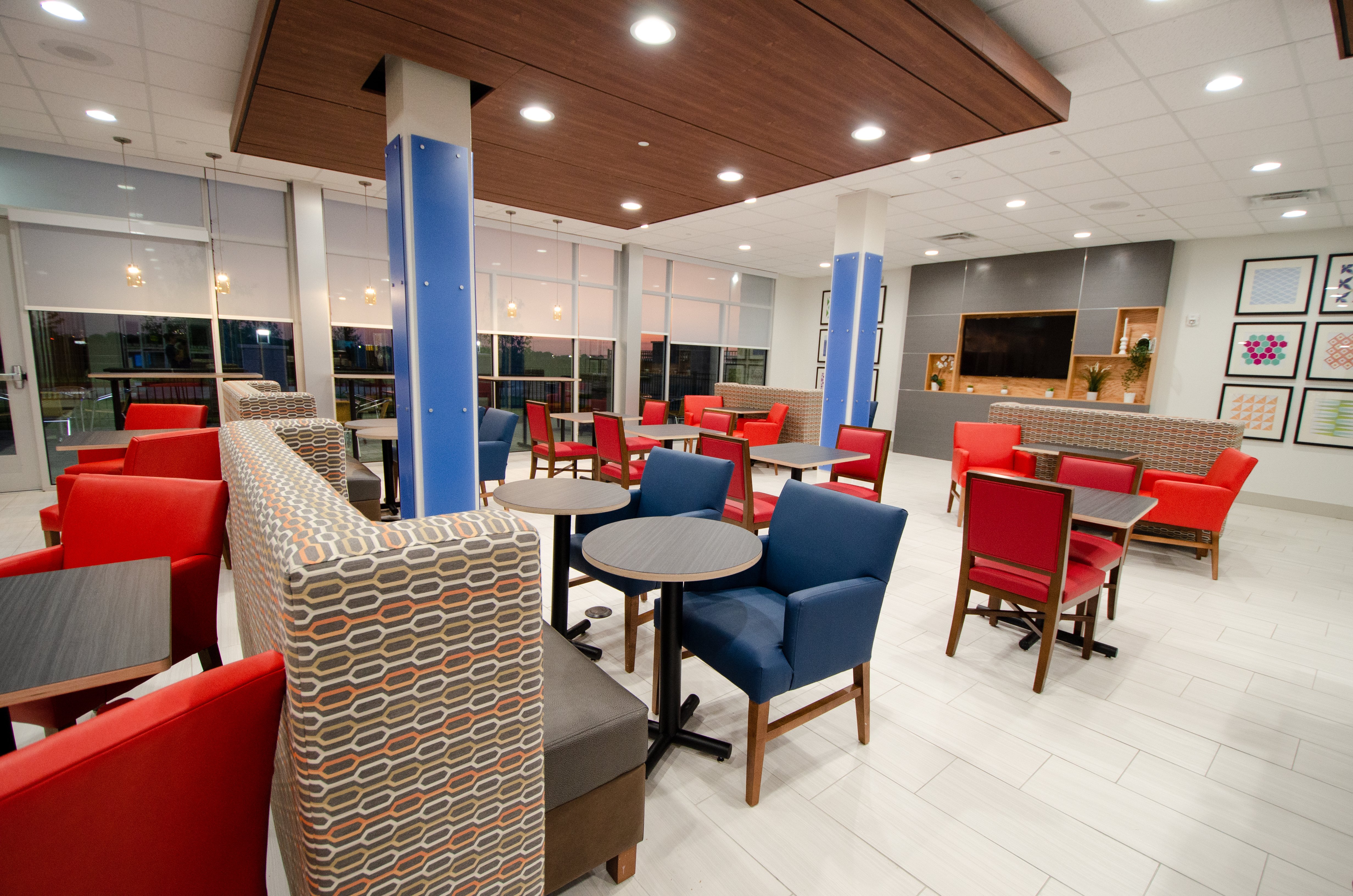 holiday inn express and suites taylor an ihg hotel