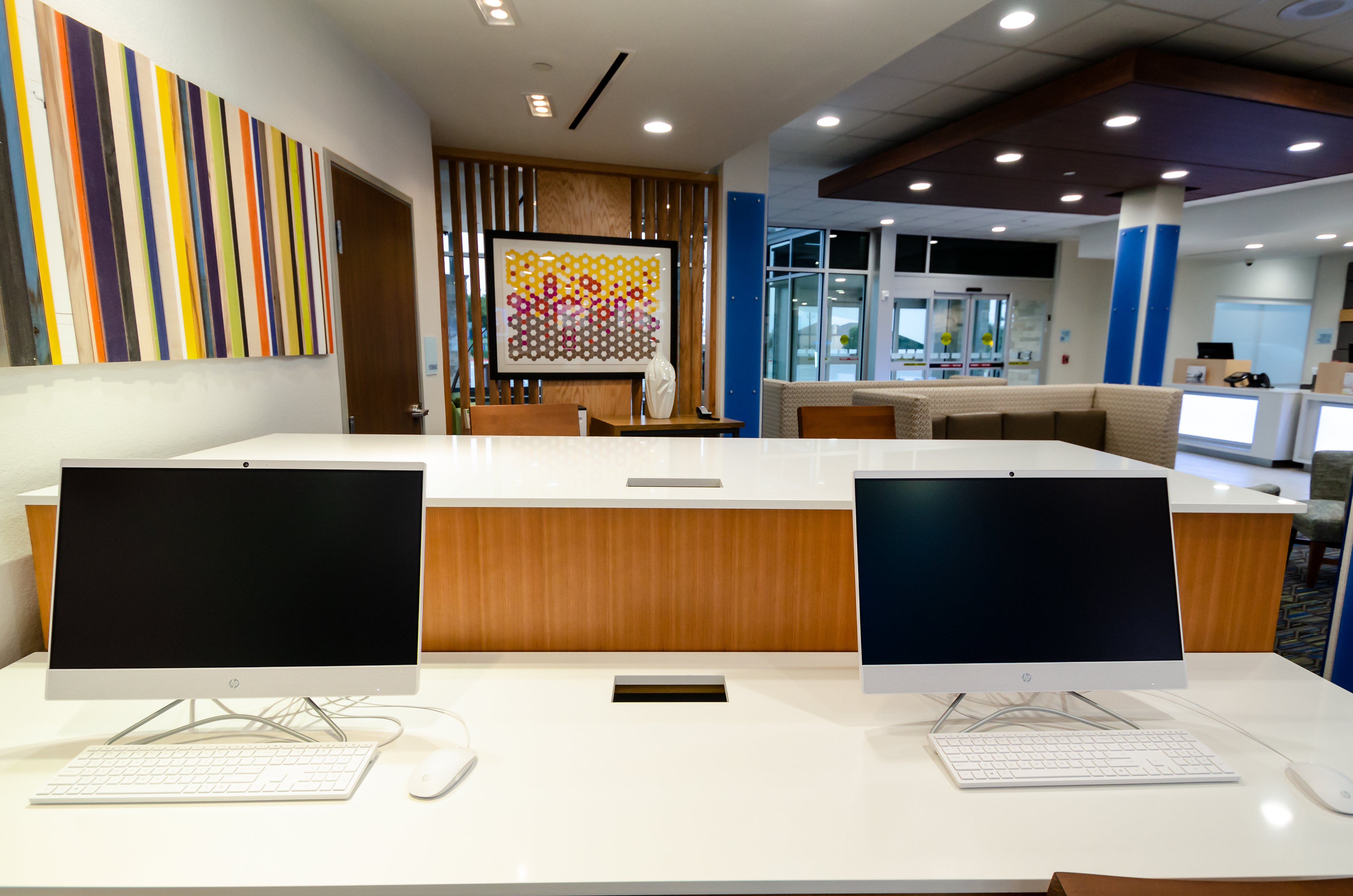 holiday inn express and suites taylor an ihg hotel