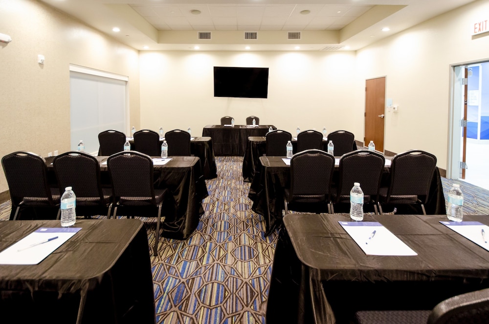 holiday inn express and suites taylor an ihg hotel