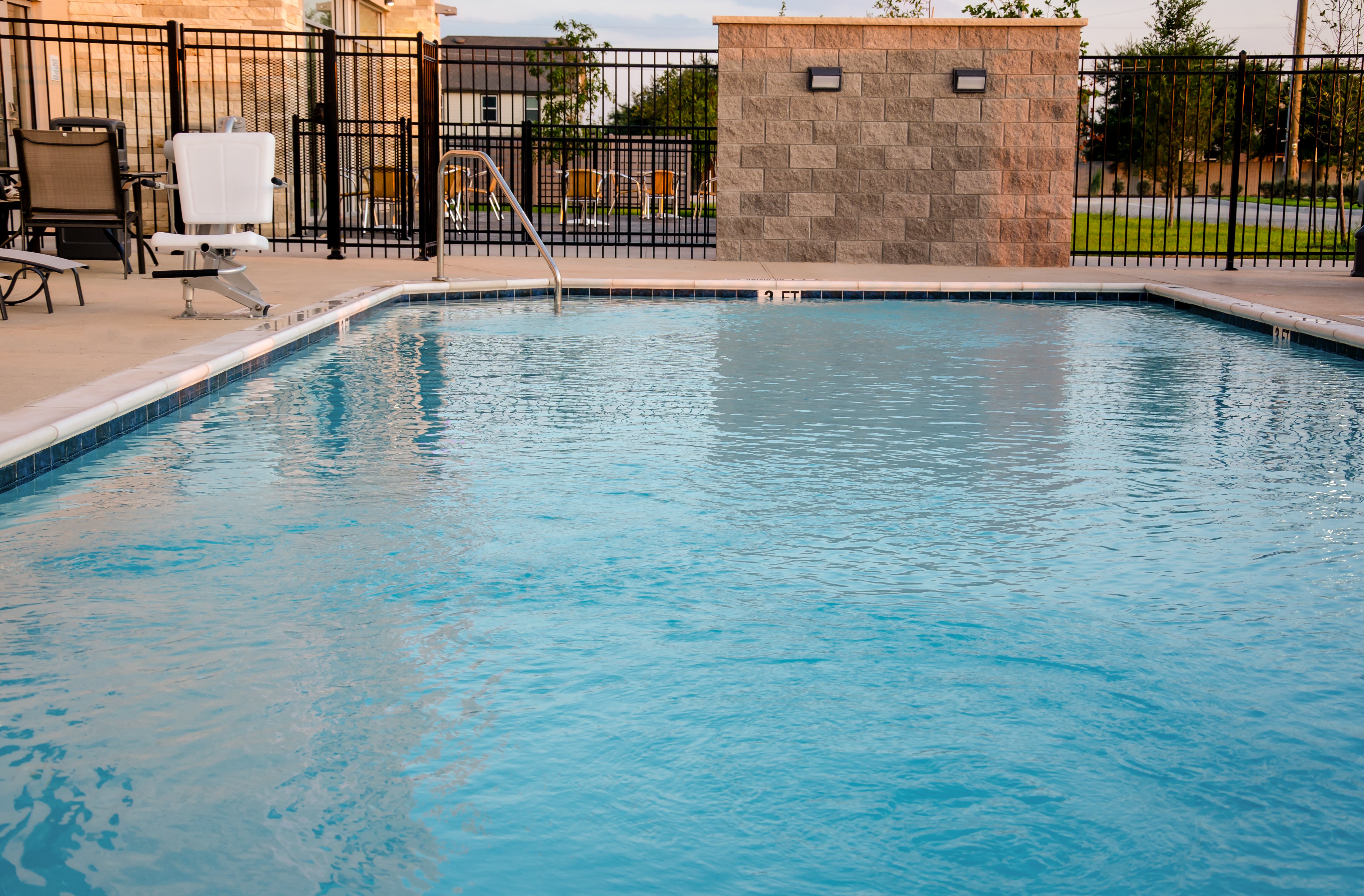 holiday inn express and suites taylor an ihg hotel