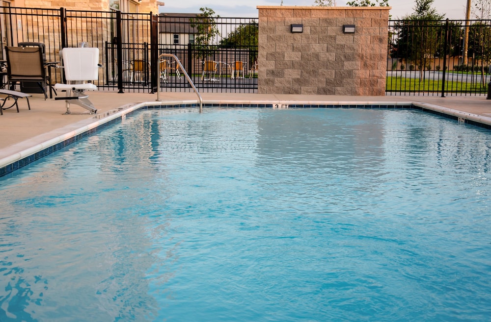 holiday inn express and suites taylor an ihg hotel