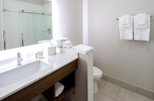 holiday inn express and suites taylor an ihg hotel