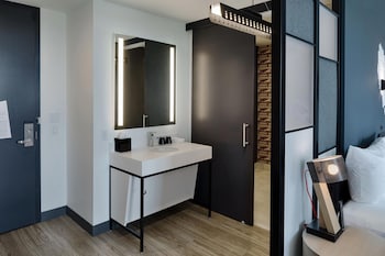 aloft columbus university district