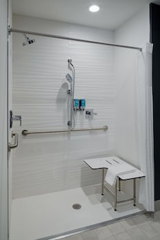 aloft columbus university district