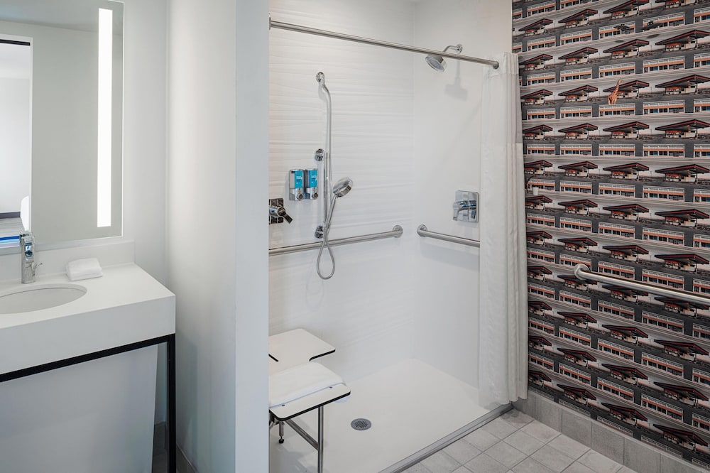 aloft columbus university district