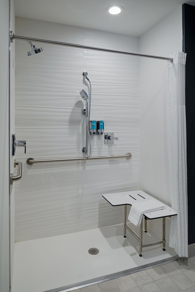 aloft columbus university district