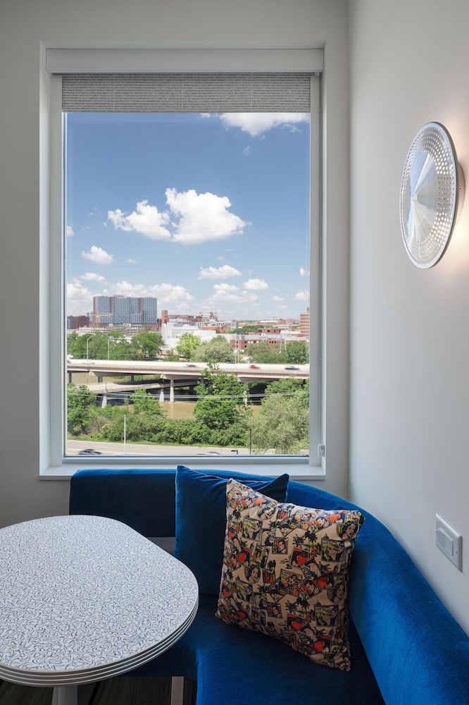 aloft columbus university district