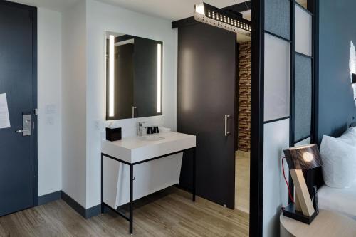 aloft columbus university district