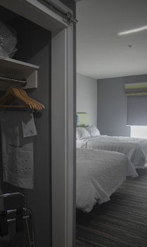 hampton inn and suites portland west