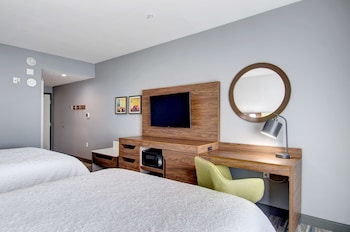 hampton inn and suites portland west