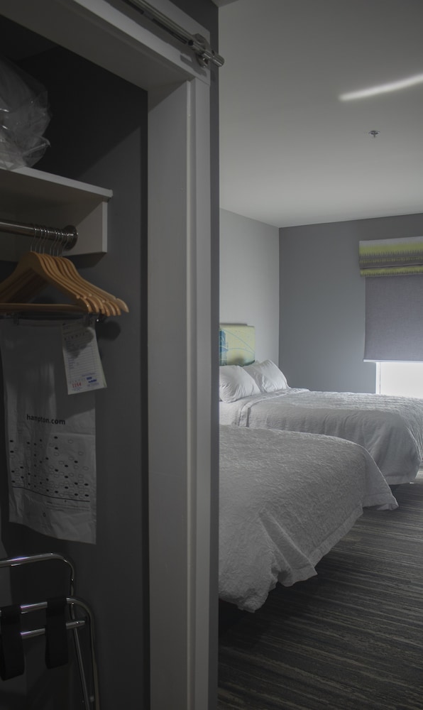 hampton inn and suites portland west