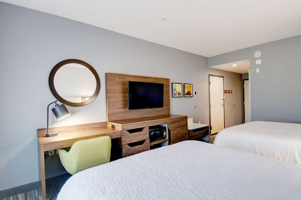 hampton inn and suites portland west