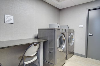 hampton inn and suites portland west