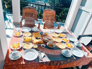 poomaz peace palace ella