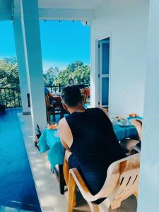 poomaz peace palace ella