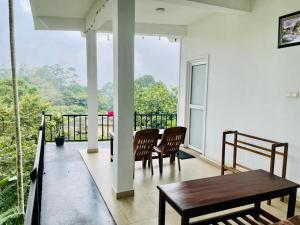 poomaz peace palace ella