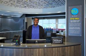 tru by hilton mobile