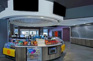 tru by hilton mobile