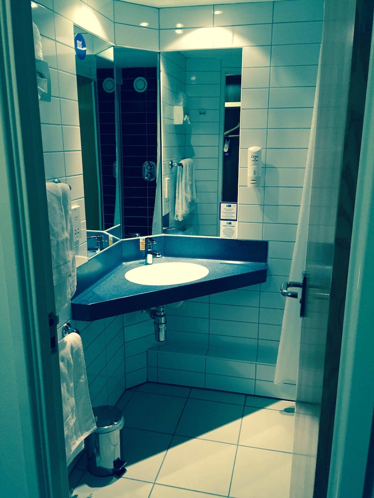 holiday inn express glenrothes by ihg