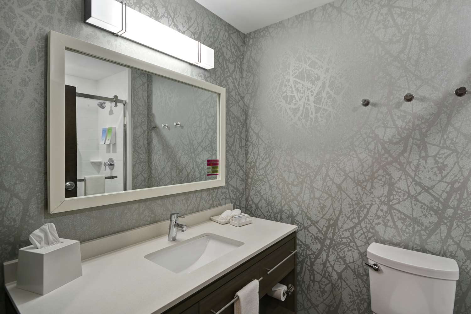 home2 suites by hilton grand rapids north