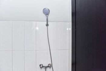 reddoorz plus near malang town square