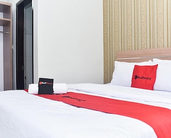reddoorz plus near malang town square