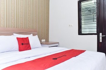 reddoorz plus near malang town square
