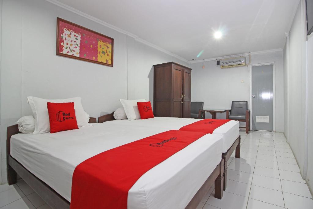 reddoorz near terminal condong catur