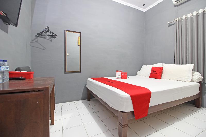 reddoorz near terminal condong catur