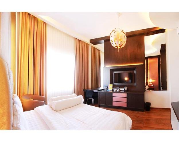 emerald hotel