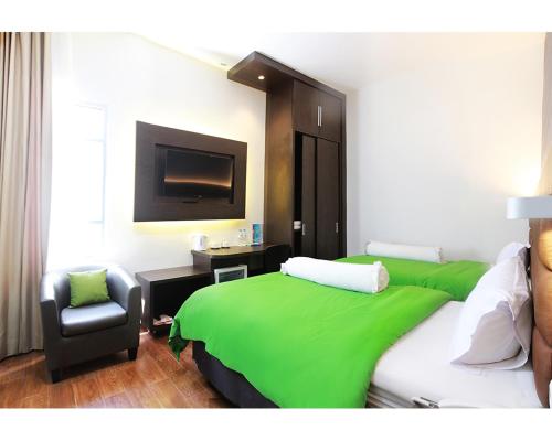 emerald hotel
