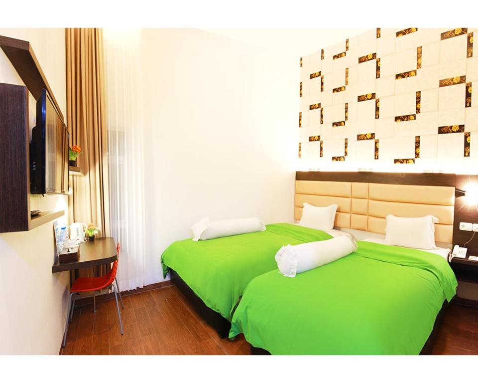 emerald hotel