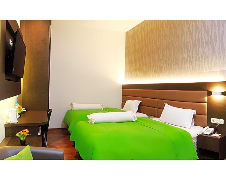 emerald hotel