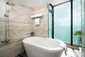 sala danang beach hotel